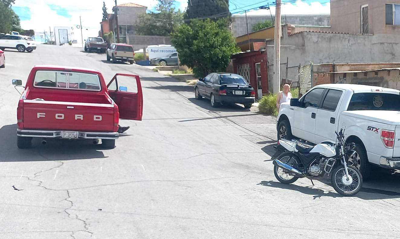 Choca auto a Motociclista en la Obrera