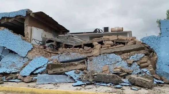 Advierten posible derrumbe en primaria Lázaro Cárdenas 