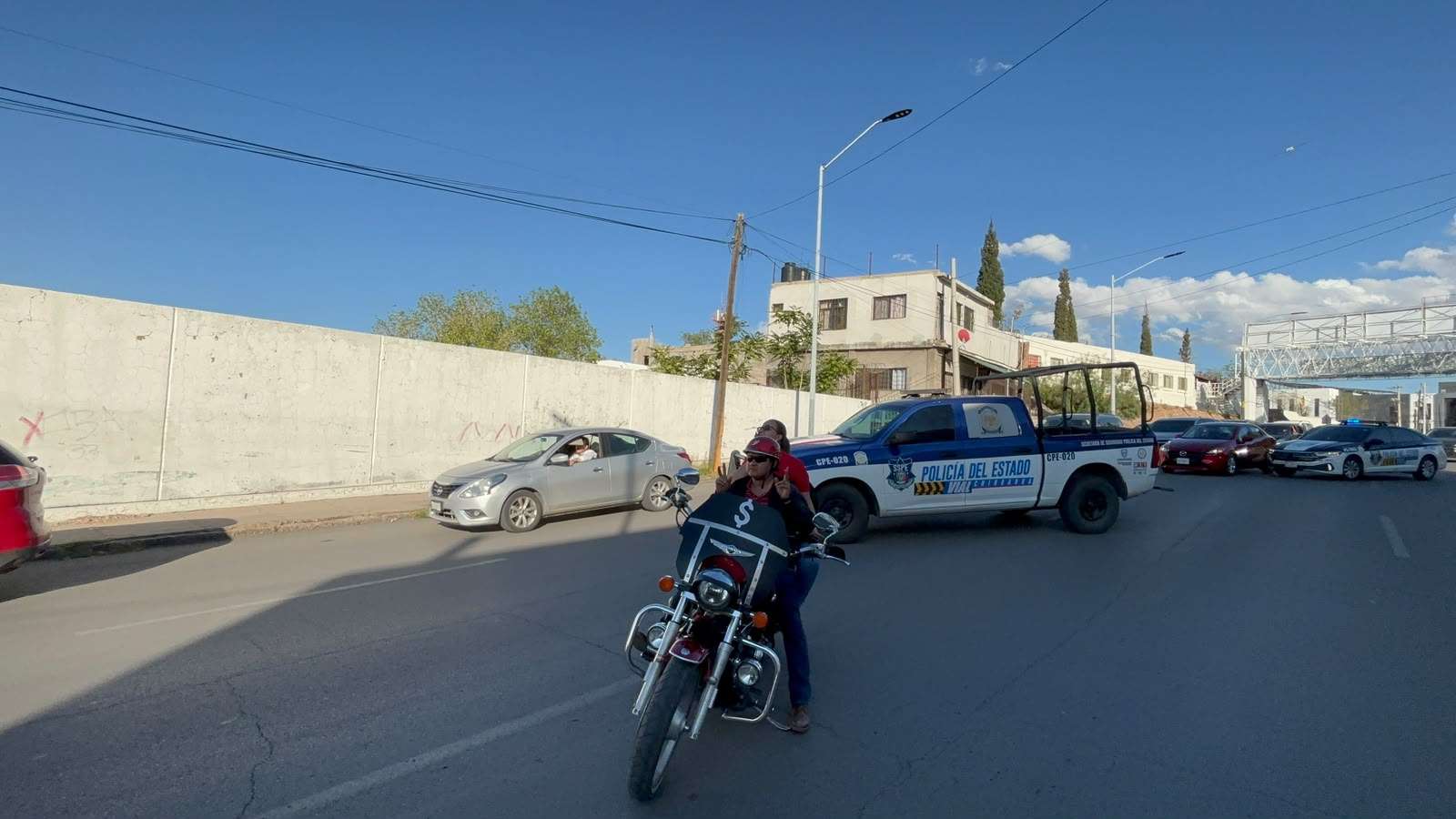 Mantienen trabajadores del Imss protesta frente al sindicato