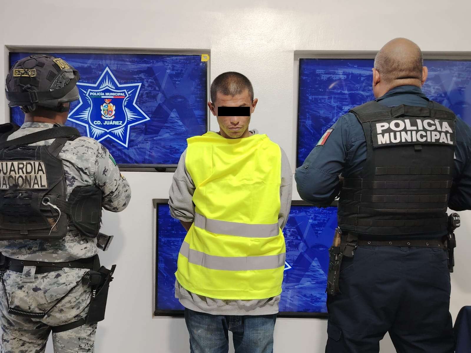 Detienen a dos con orden de aprehensión vigente 