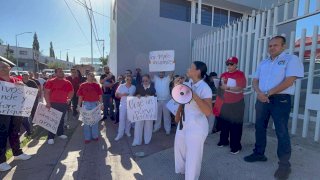 Exigen trabajadores del Imss renuncia de Rafael Olivos frente al Sntss