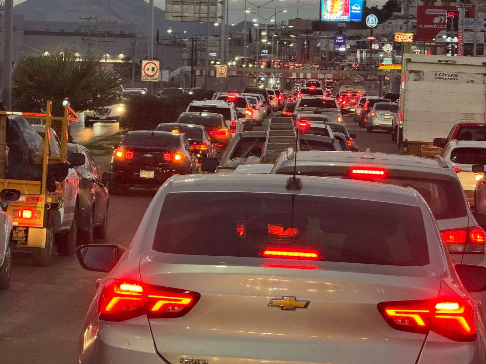 Colapsa choque carambola tráfico en el Perijuv