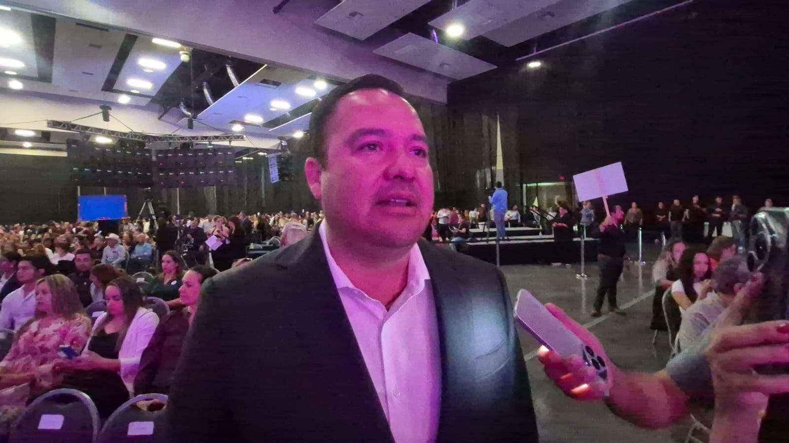 Cuestiona Valenciano fortaleza política de Cruz 