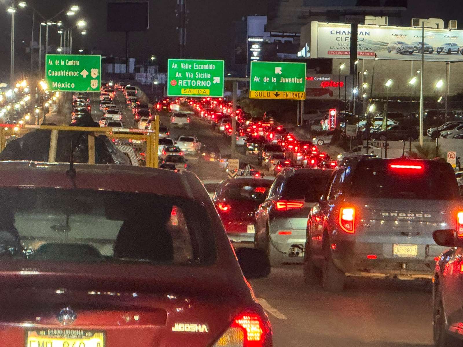 Colapsa choque carambola tráfico en el Perijuv