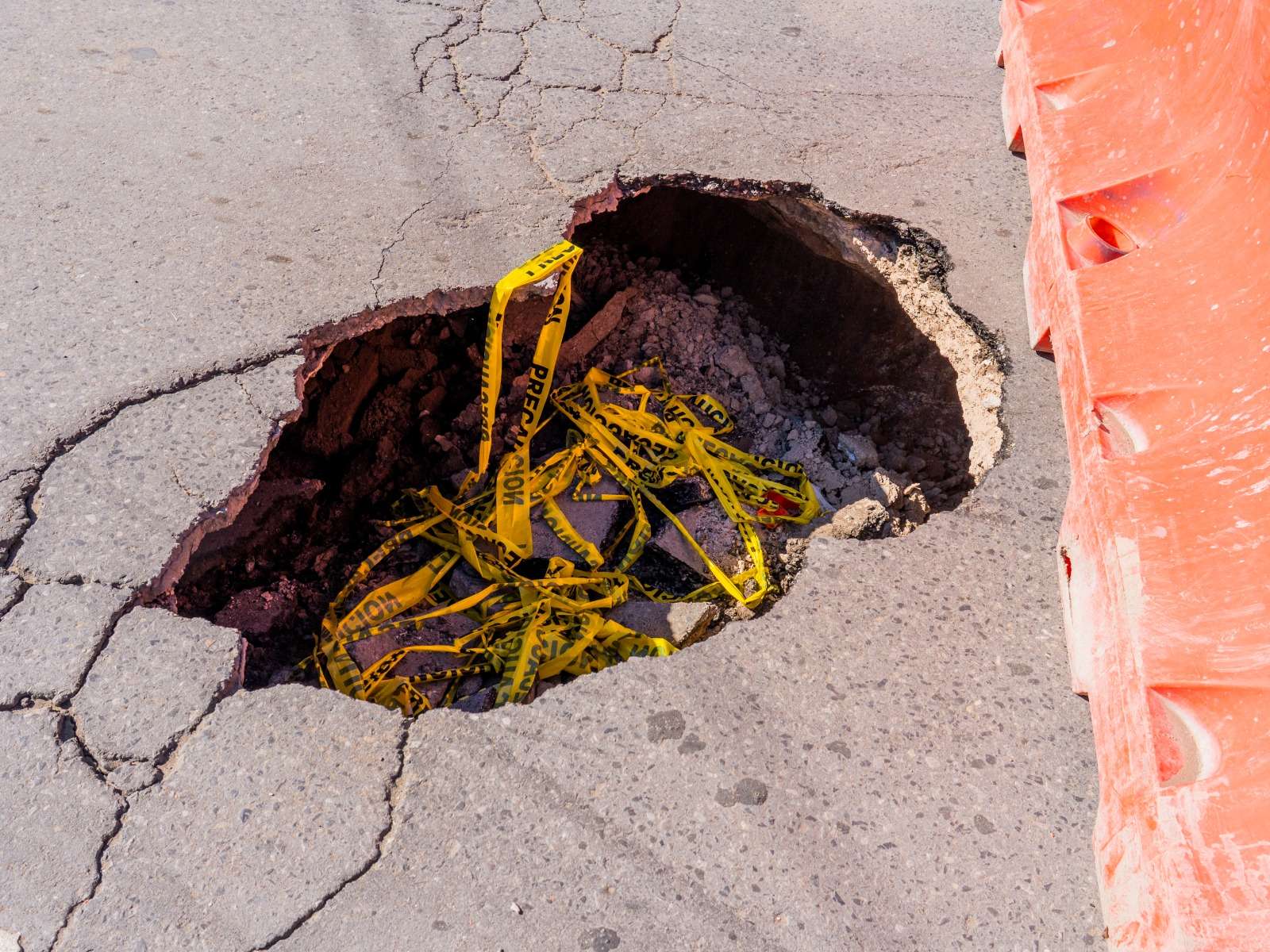 Atiende JMAS hundimiento en Avenida J. Clouthier