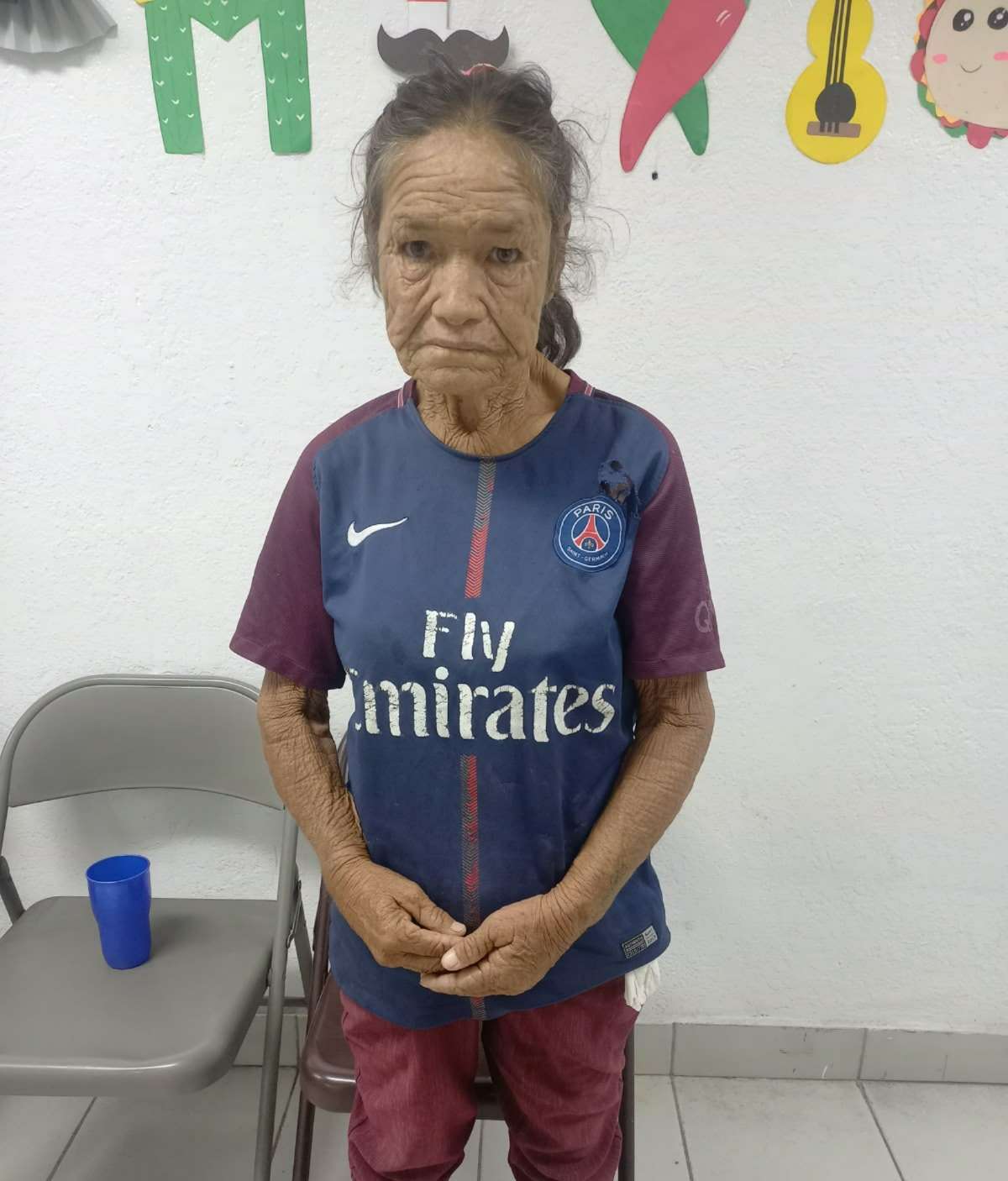 Piden apoyo para localizar a familia de mujer extraviada
