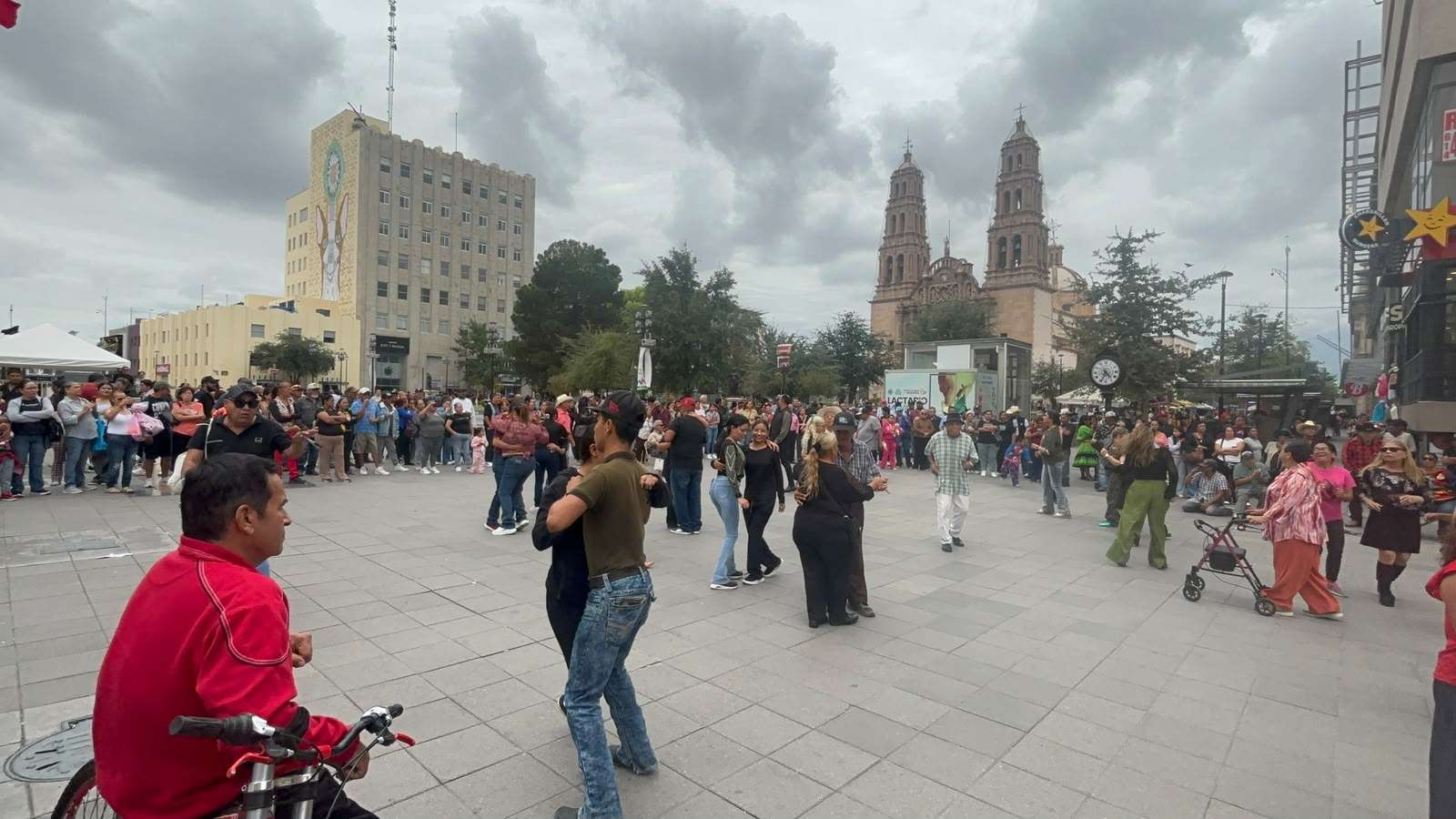 Lucen sus pasos de baile en la Liber 