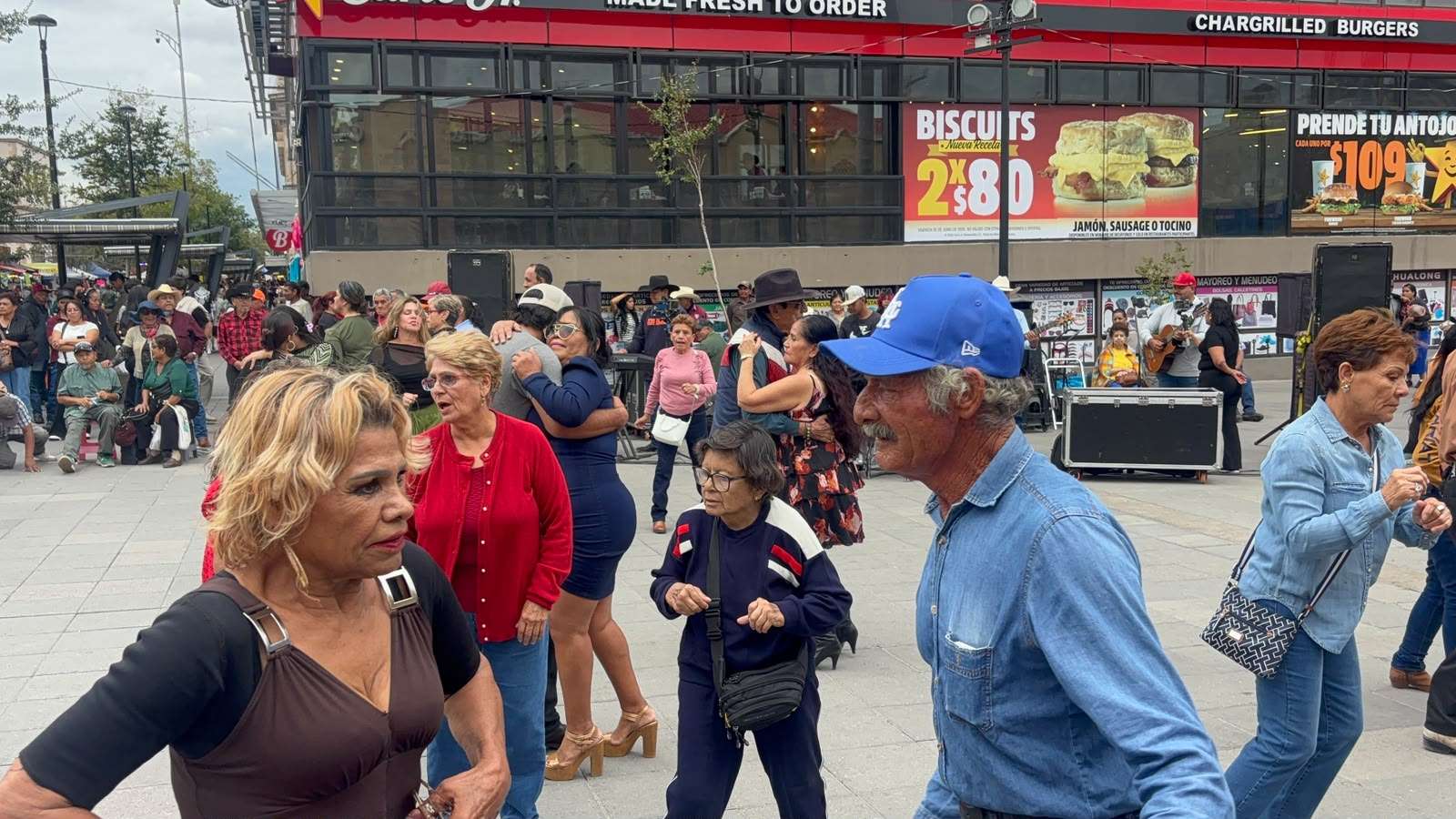 Lucen sus pasos de baile en la Liber 