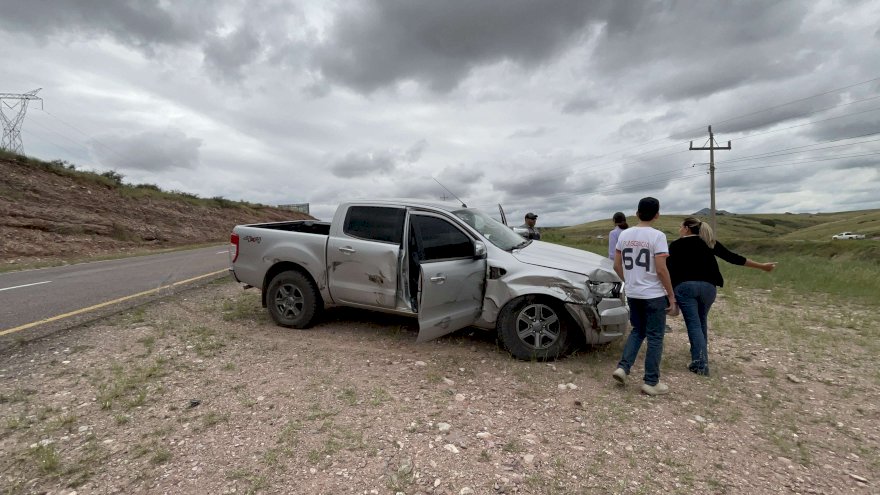 Sale del camino al ser impactado por tráiler en la rúa Cuauhtémoc-Chihuahua 