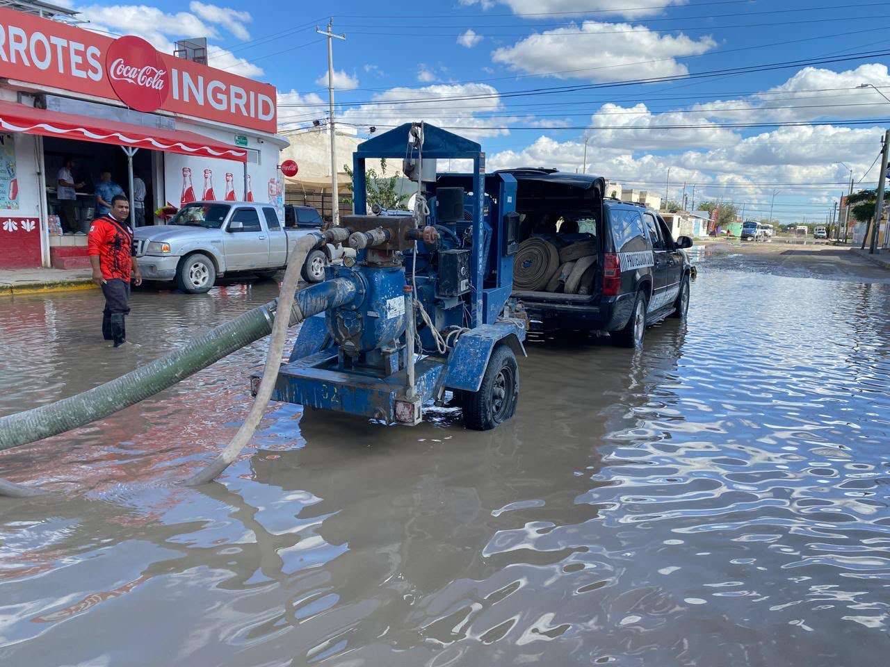 Continúan trabajos de desagüe en Riveras del Bravo