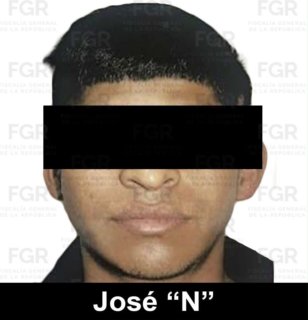 Condenan a casi 29 años de cárcel a hombre por posesión de armas y narcóticos