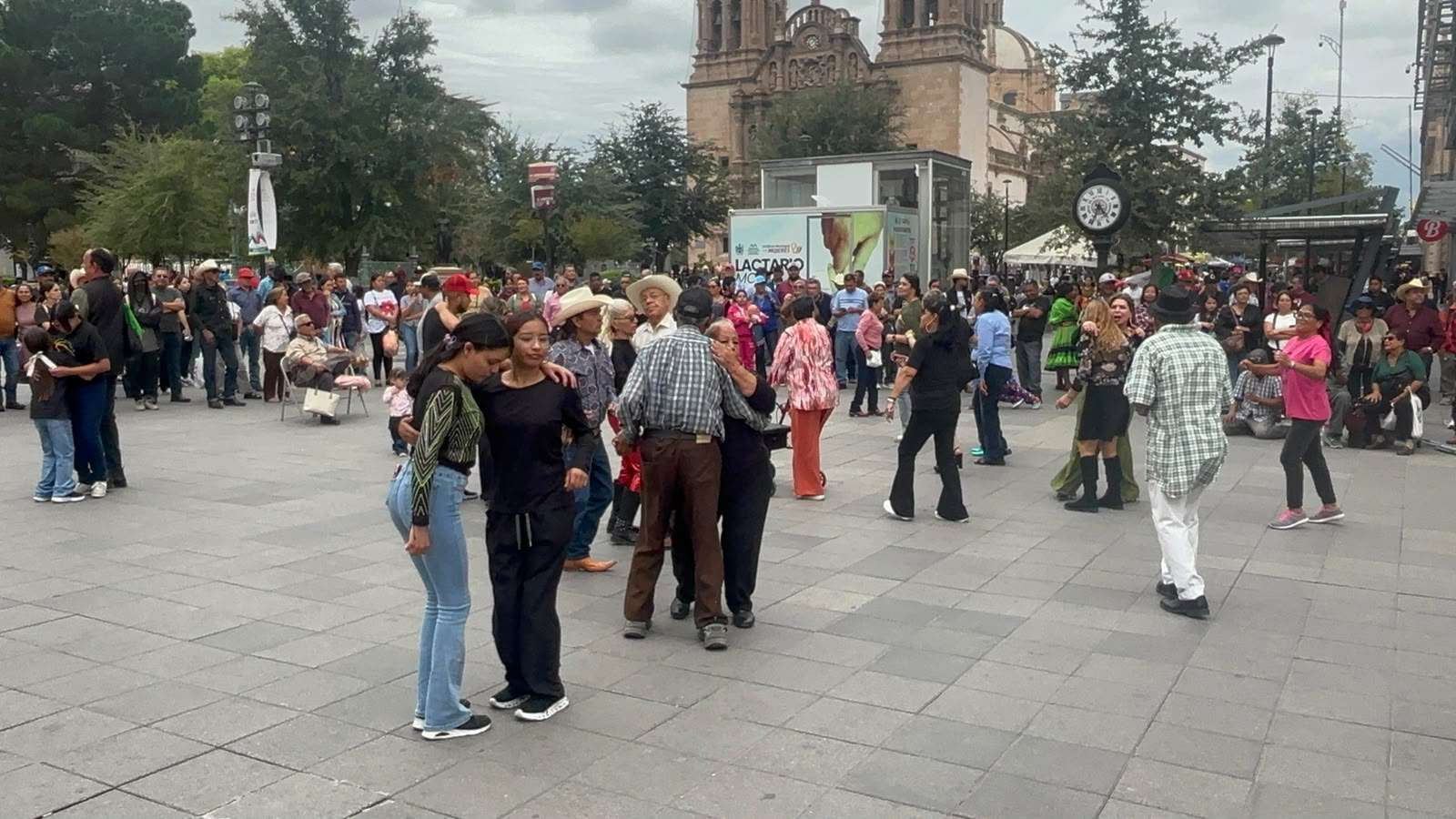 Lucen sus pasos de baile en la Liber 