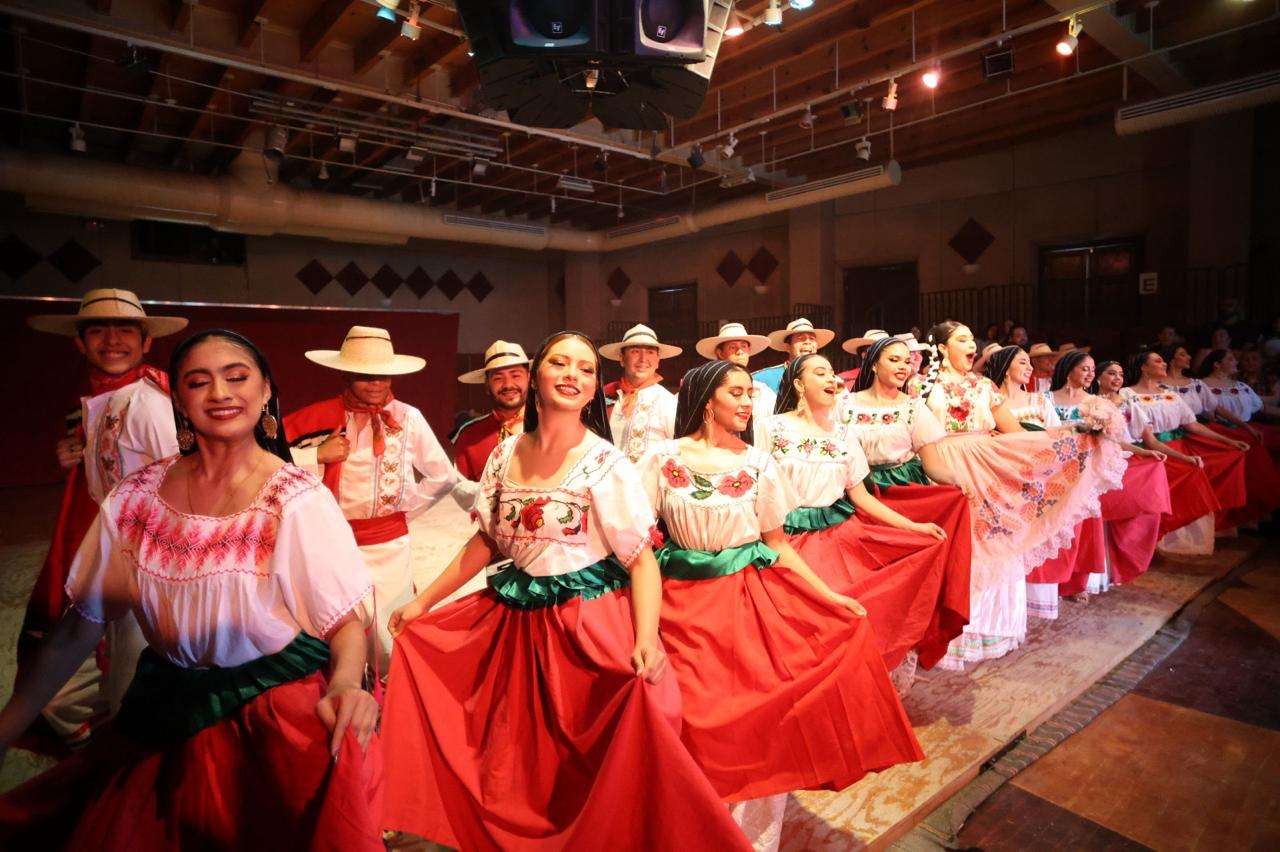 Llevan danza y tradición mexicana al Centro Municipal de las Artes