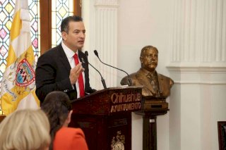 Entre sollozos se separa Marco Bonilla de la Presidencia Municipal 