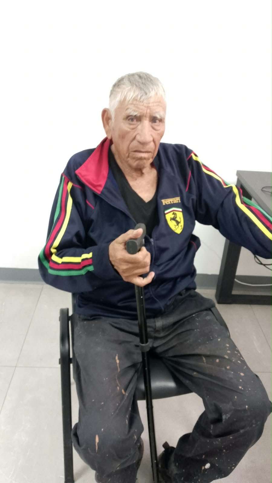 Resguardan a adulto mayor de 85 años y buscan a sus familiares