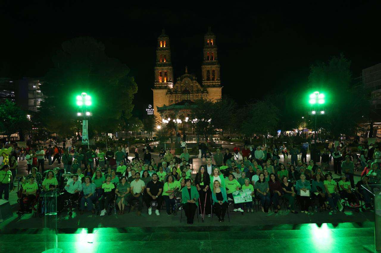 Iluminan de verde la Plaza de Armas contra la parálisis cerebral