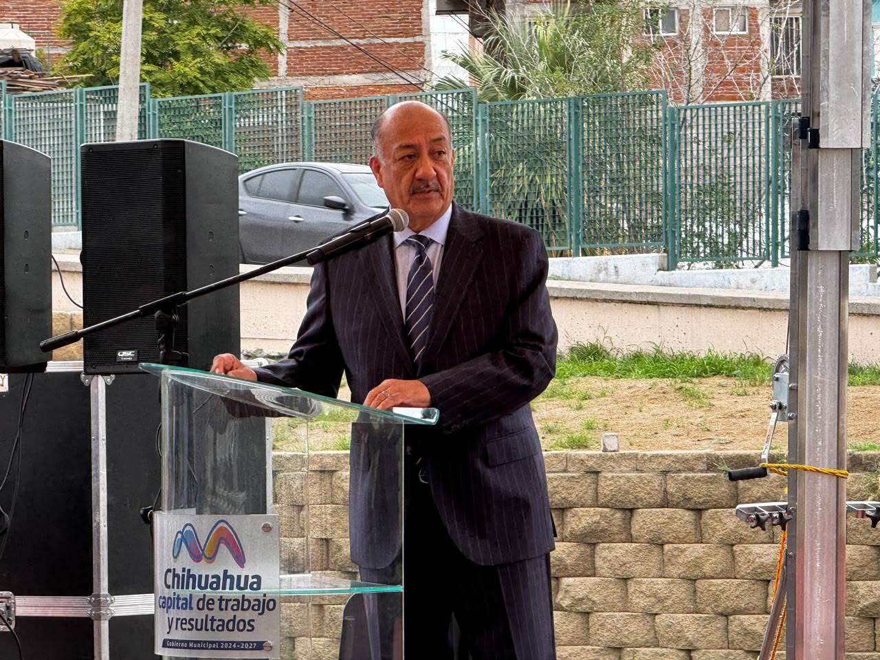 Perdura legado de Antonio Becerra entre generaciones de maestros