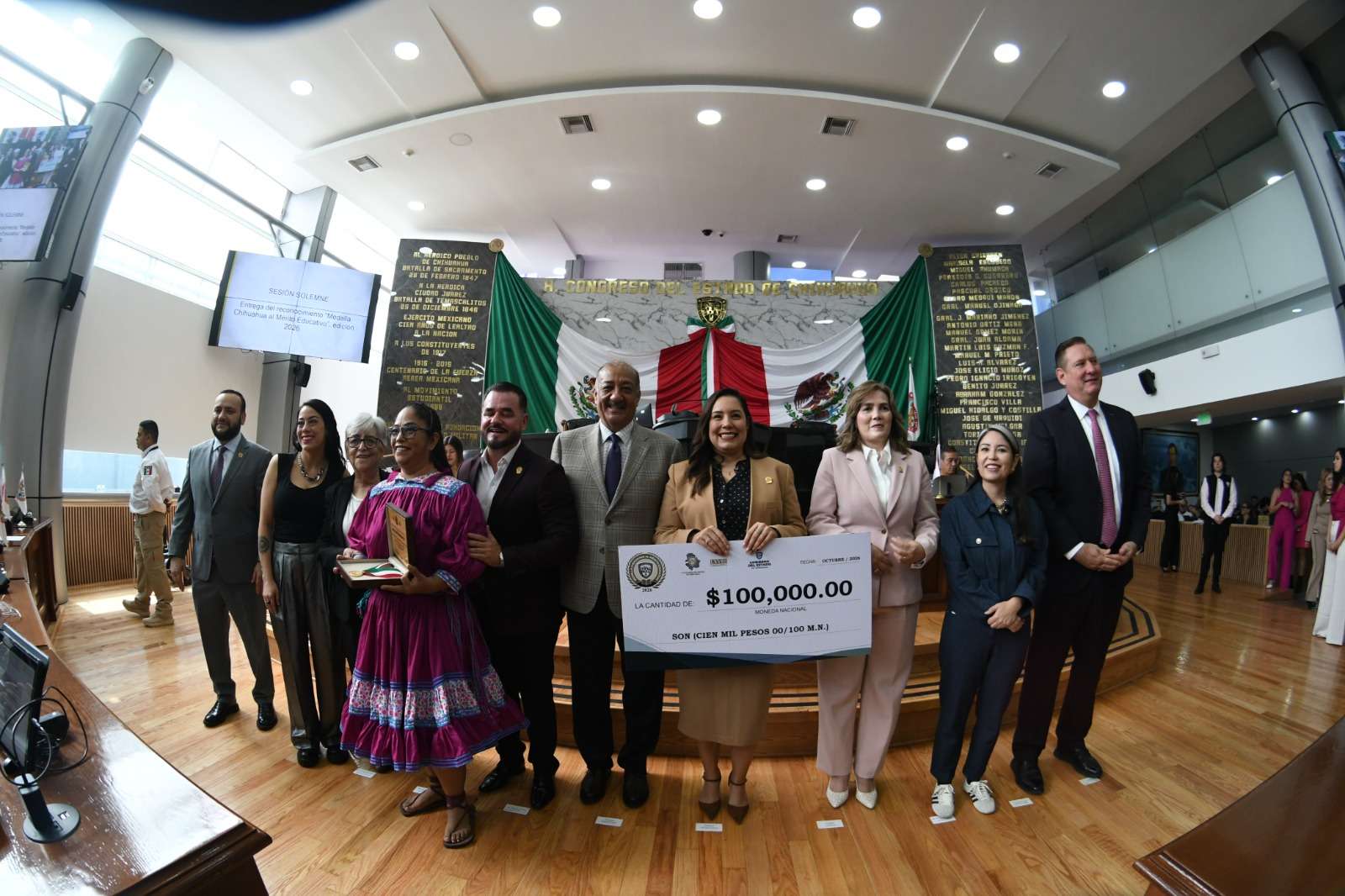 Entrega Congreso Medalla al Mérito Educativo a dos proyectos