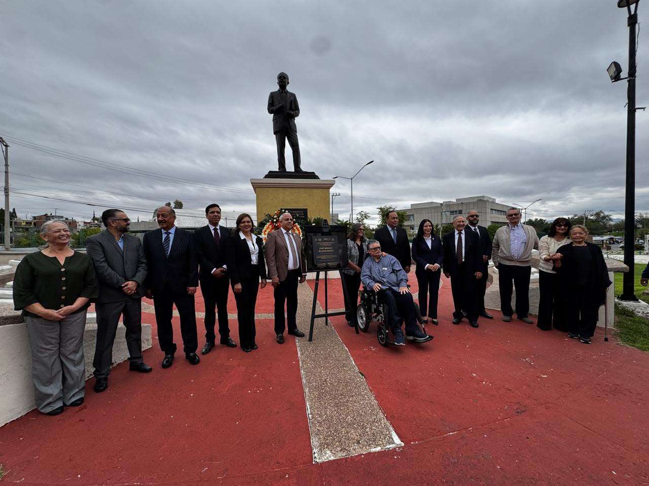 Perdura legado de Antonio Becerra entre generaciones de maestros