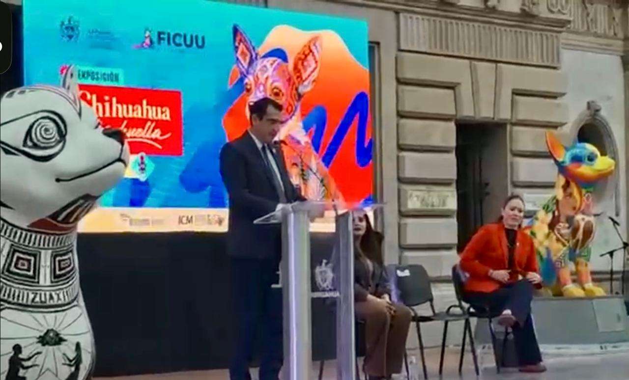 Dejan 15 artistas huella en esculturas de perrito chihuahueño