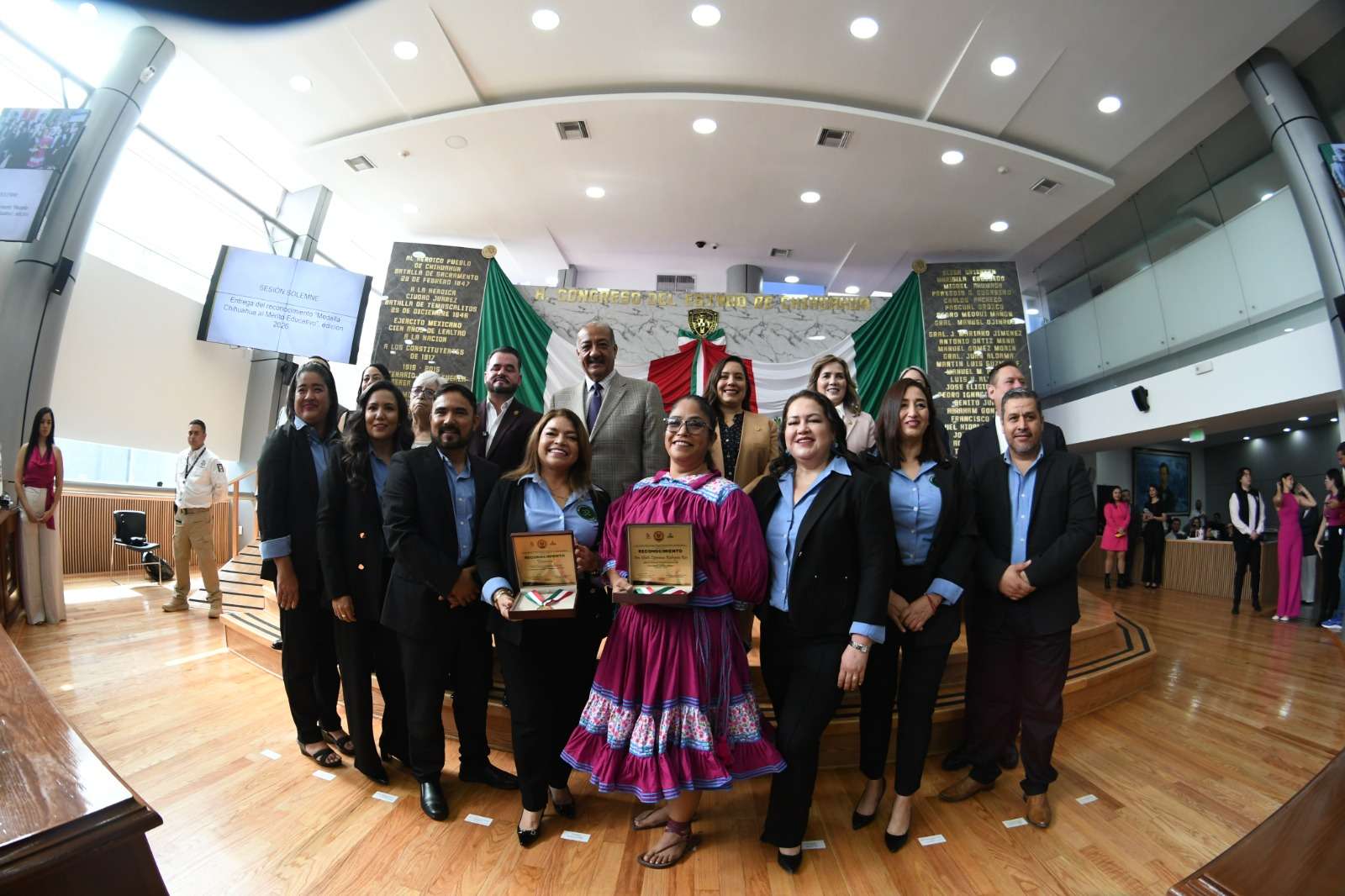 Entrega Congreso Medalla al Mérito Educativo a dos proyectos