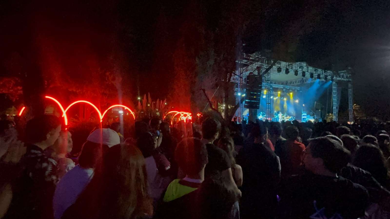 Enciende Esteman el Fich 2026 con concierto al aire libre