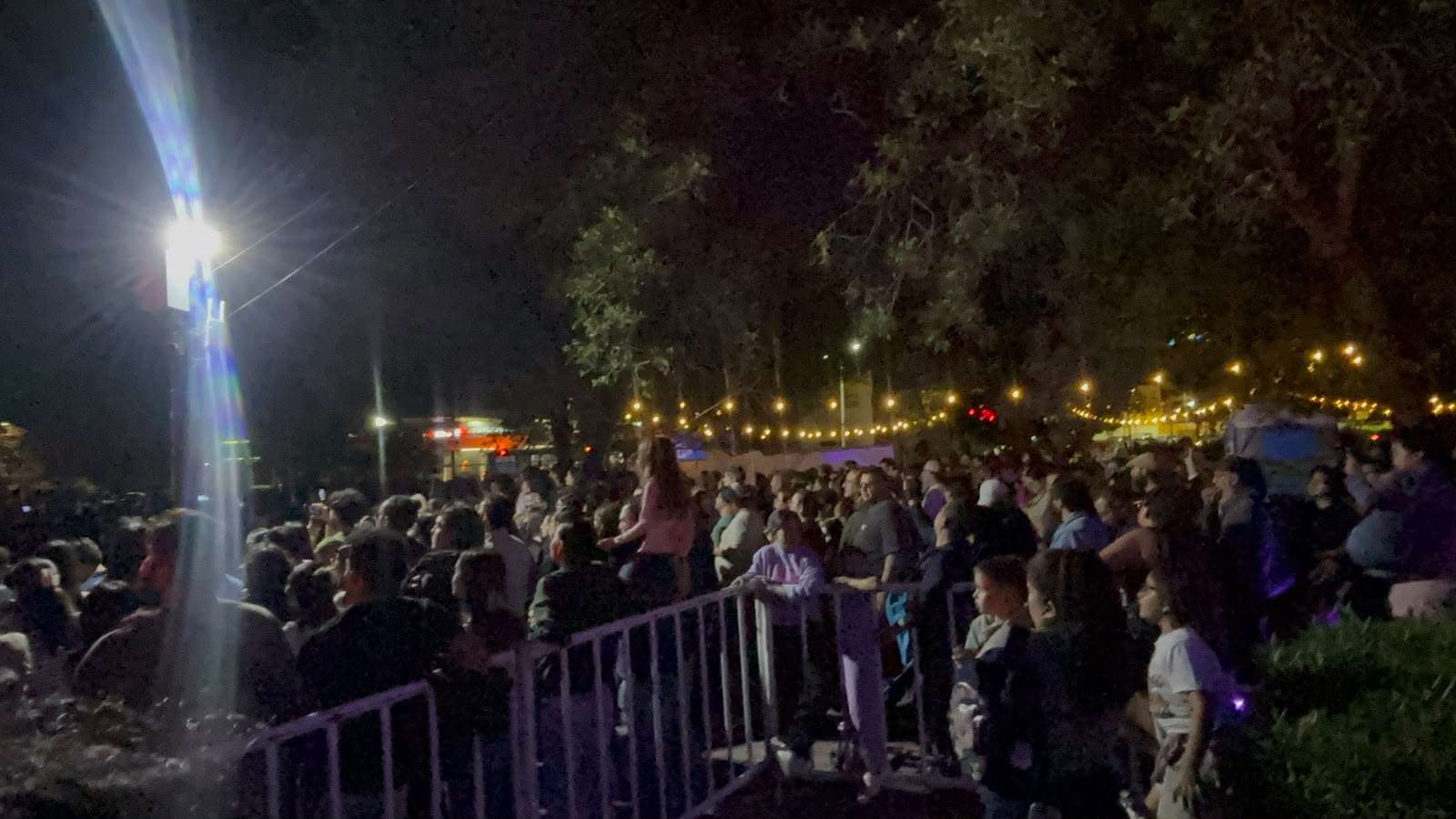 Enciende Esteman el Fich 2026 con concierto al aire libre