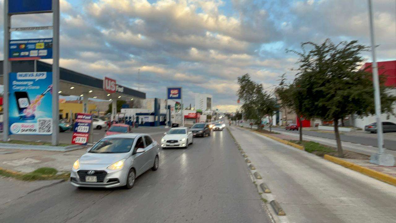 Provoca choque severo caos vial en la avenida Universidad