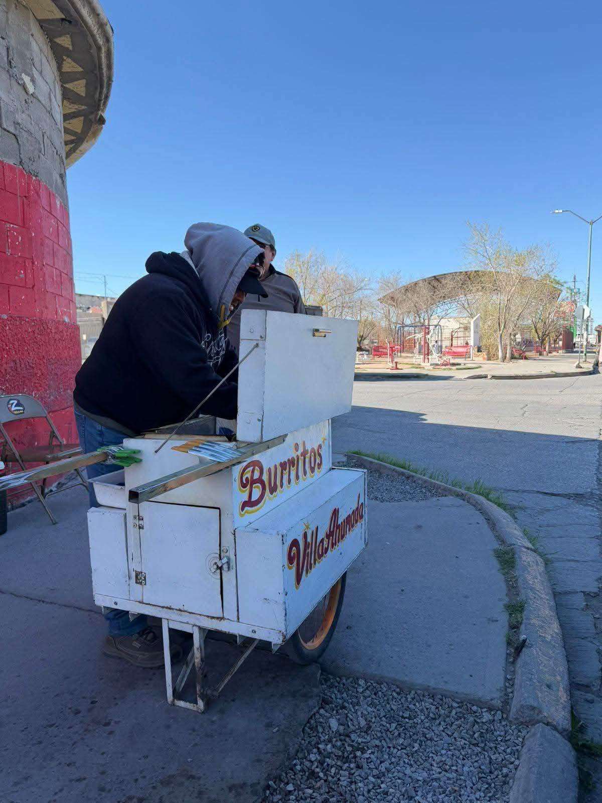 Mantiene El Grillo la tradición de los burritos estilo Villa Ahumada 