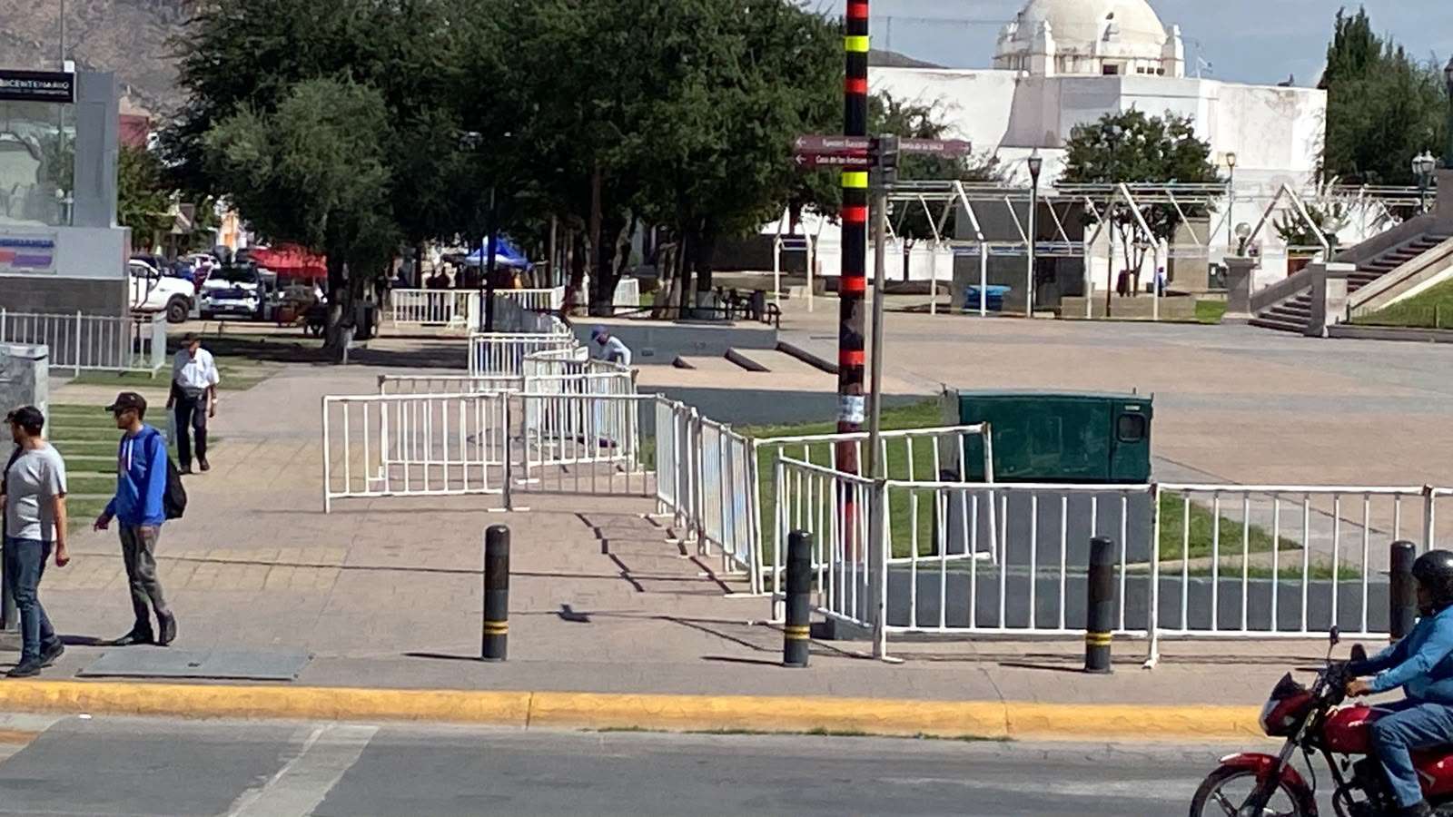Preparan Plaza del Ángel para concierto de Alejandro Fernández