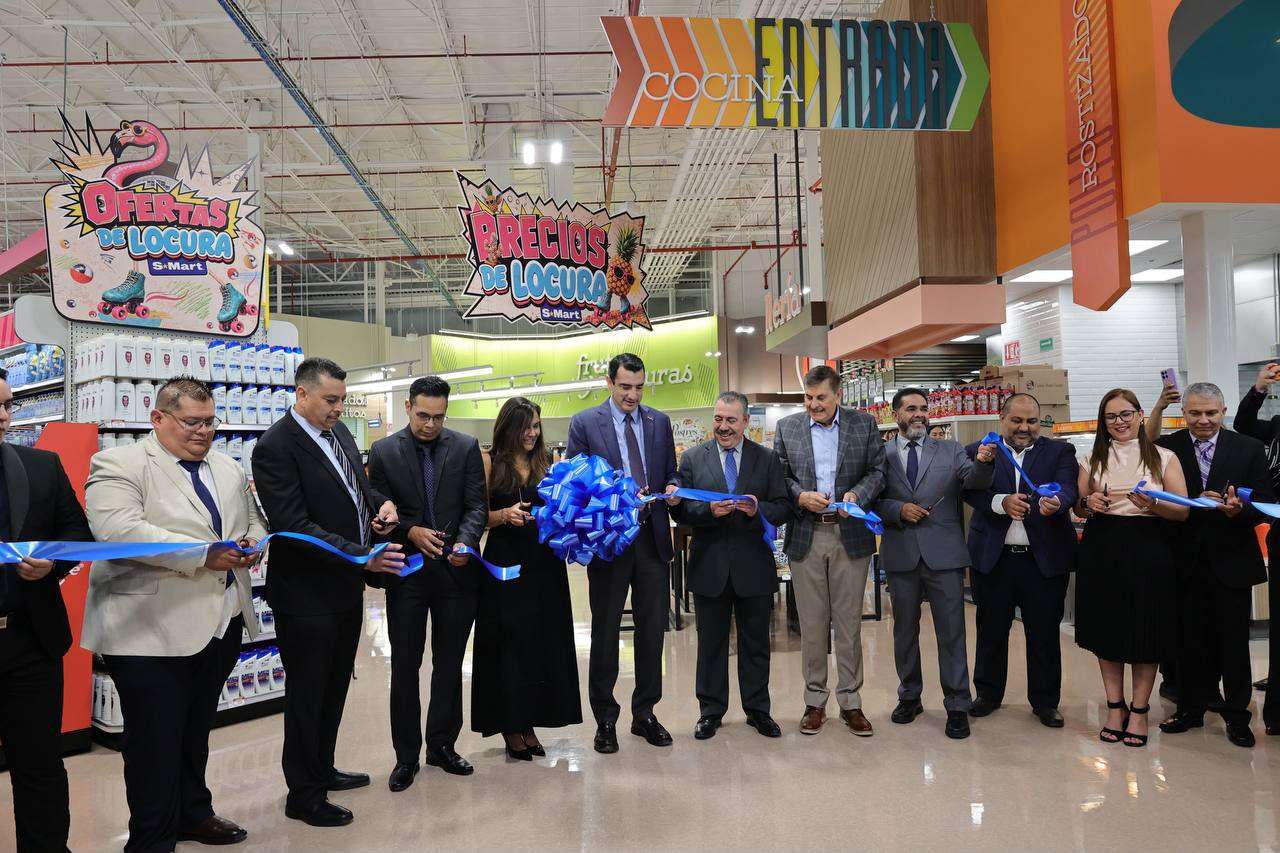 Participa René Chavira en apertura de nueva sucursal de S-Mart