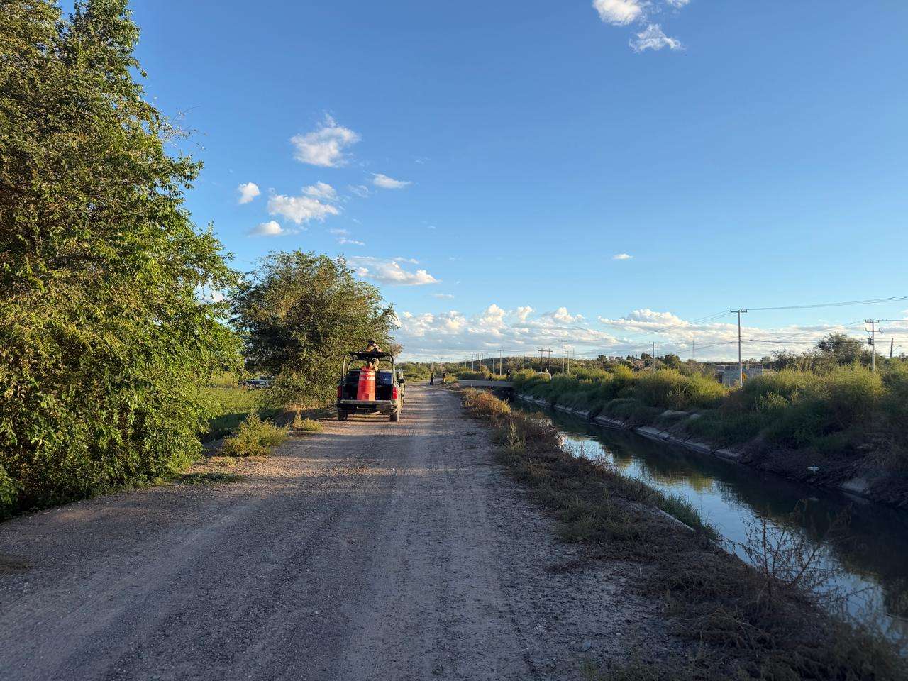 Localizan a hombre sin vida dentro de un canal en Loma Blanca