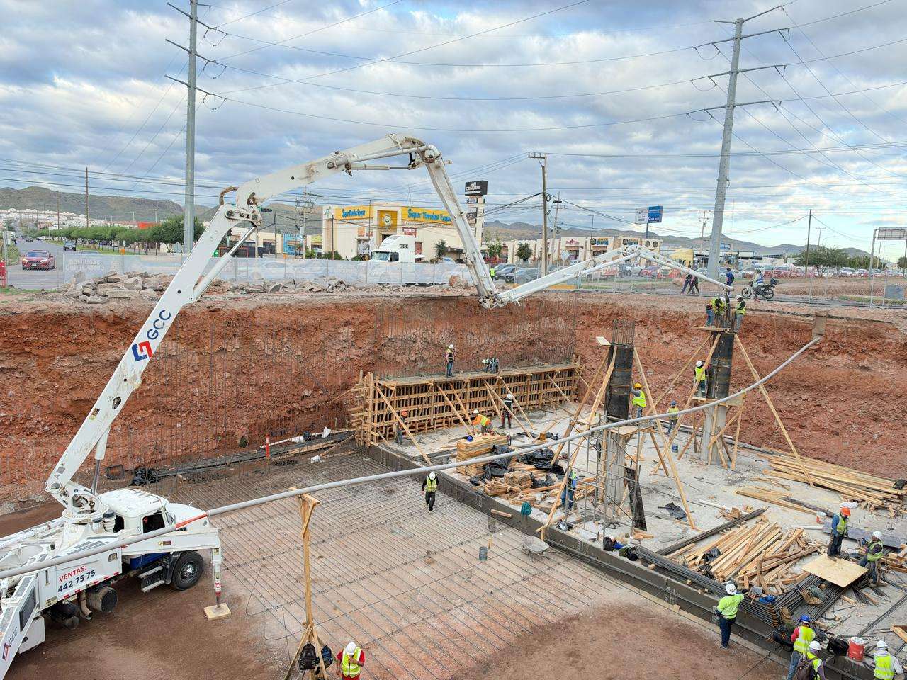 Realizan colados de cimentación en Paso Inferior Los Arcos