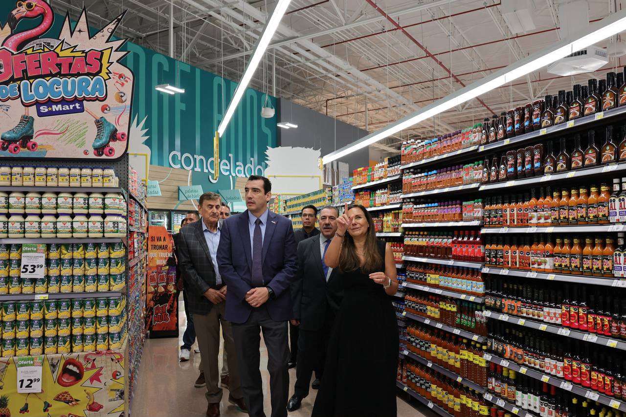 Participa René Chavira en apertura de nueva sucursal de S-Mart