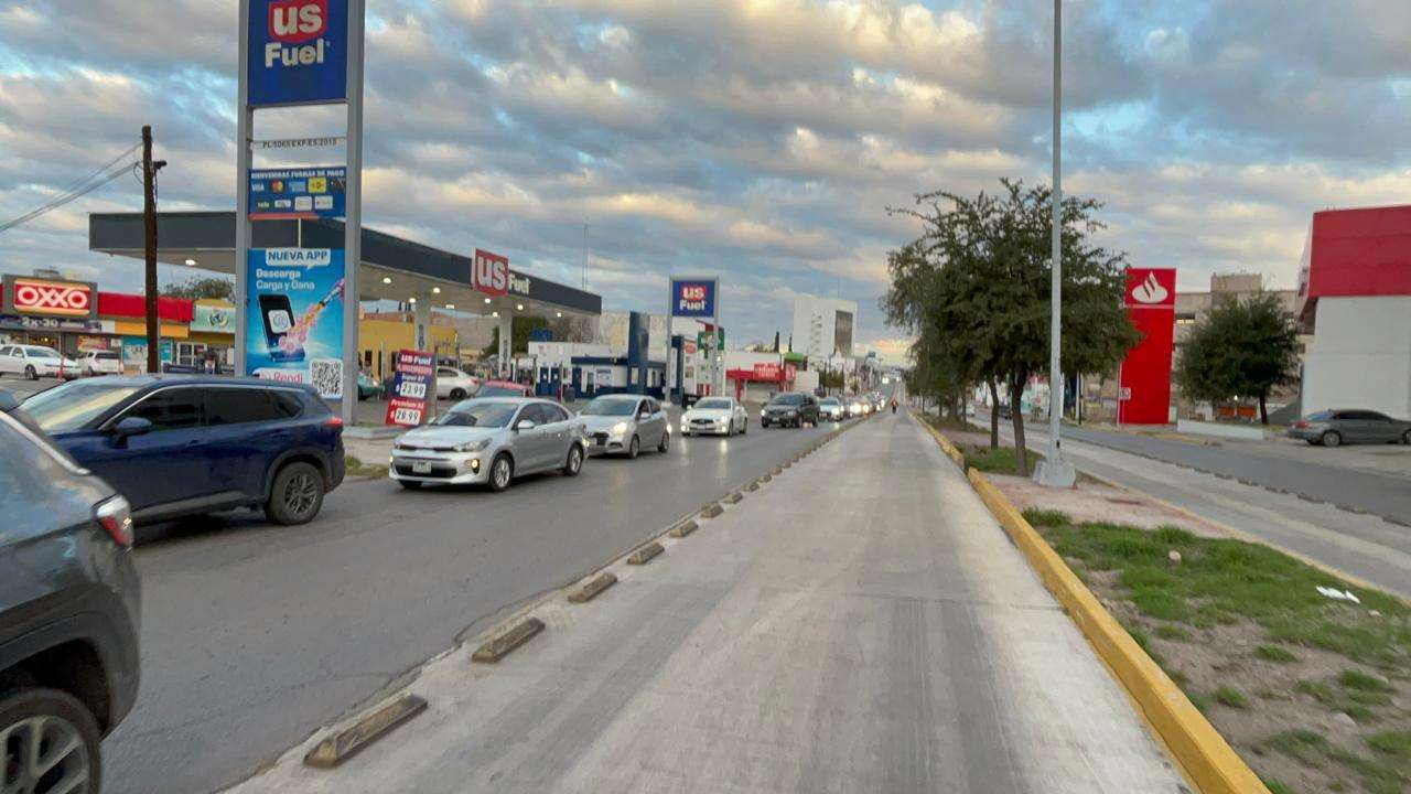 Provoca choque severo caos vial en la avenida Universidad