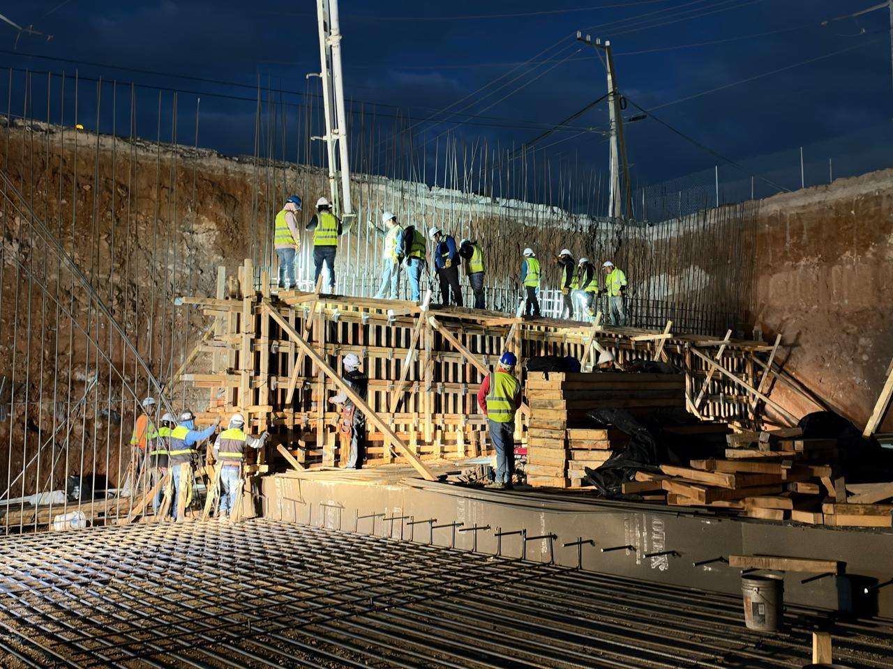 Realizan colados de cimentación en Paso Inferior Los Arcos