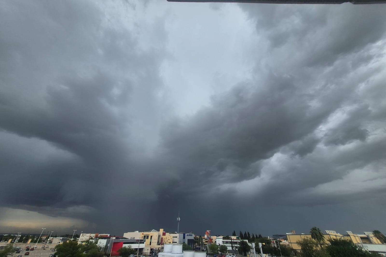 Alertan por lluvias y fuertes vientos en varias zonas del estado 
