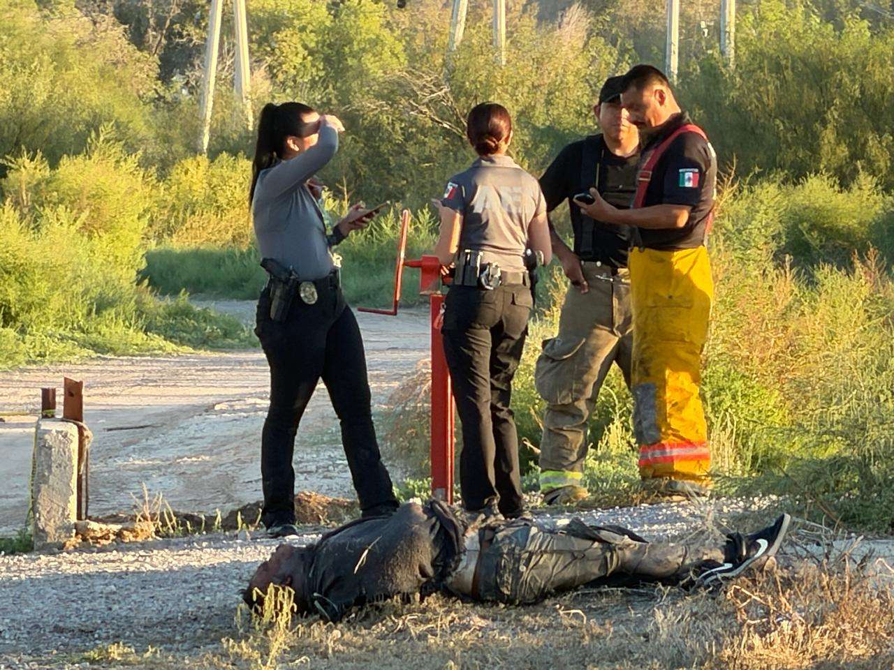 Localizan a hombre sin vida dentro de un canal en Loma Blanca