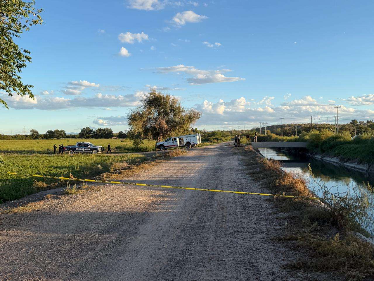 Localizan a hombre sin vida dentro de un canal en Loma Blanca