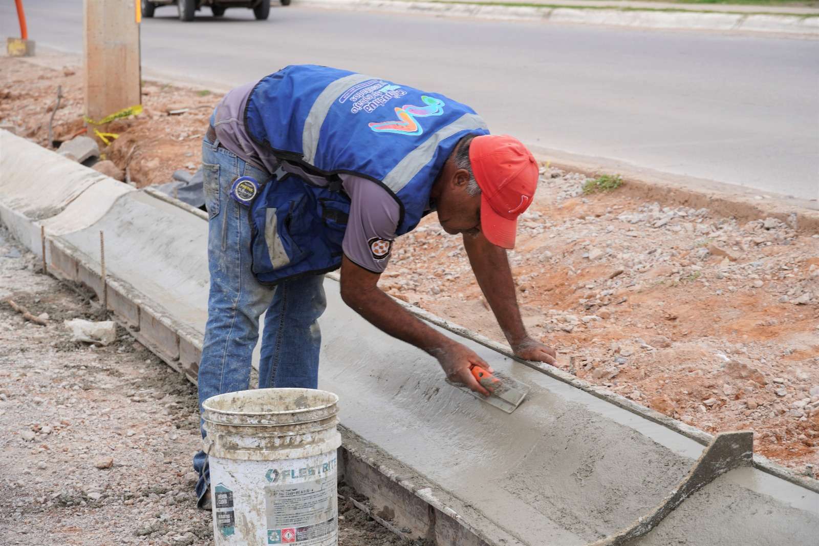 Avanza 70% de pavimentación en calle Río Nilo