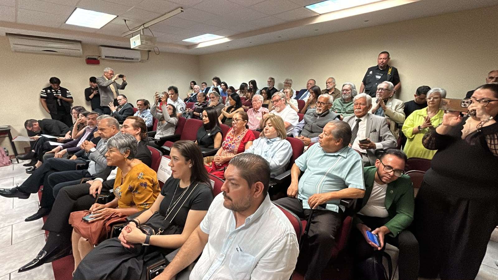 Rinde Uach homenaje al periodista Jesús Manuel González Raizola
