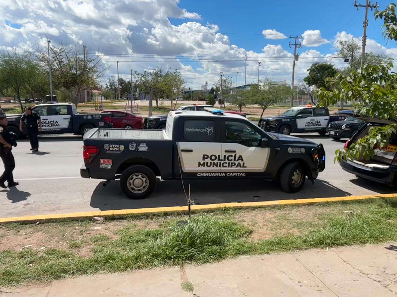 Exigen remover a directora de primaria por falta de seguridad y acoso