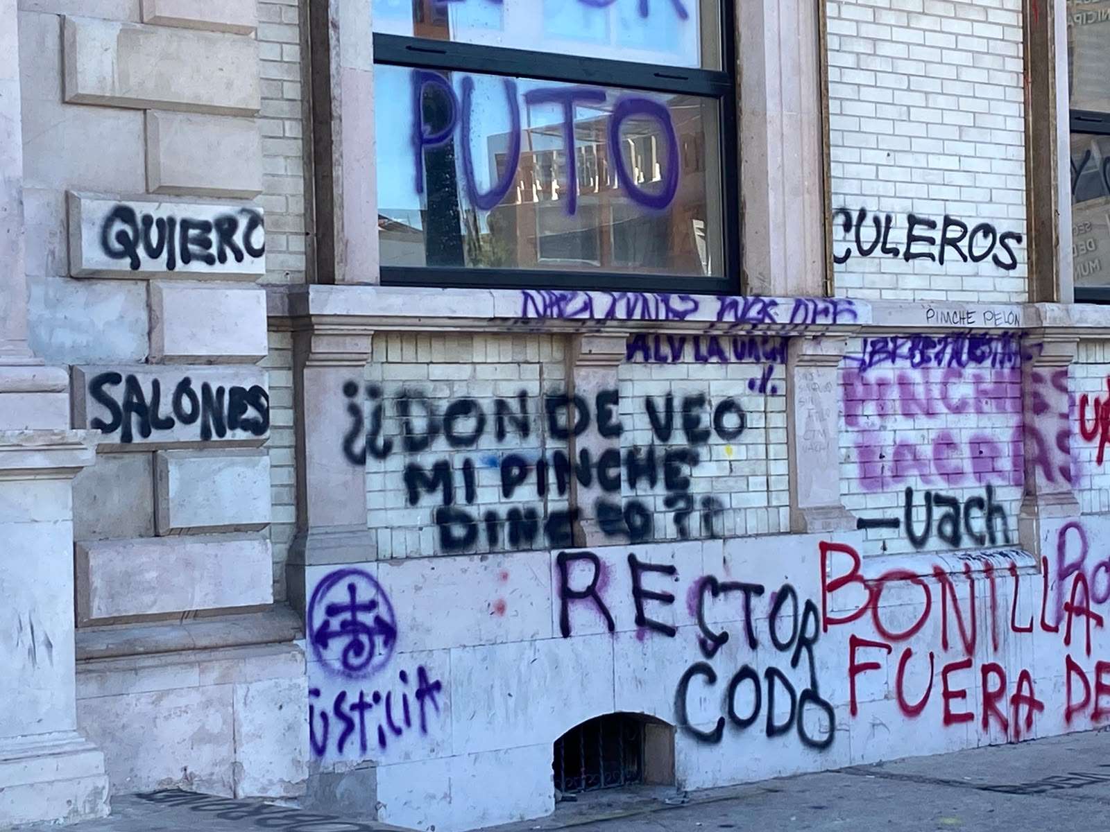 Acuden de notaría 13 a dar fe de daños en edificio de Rectoría