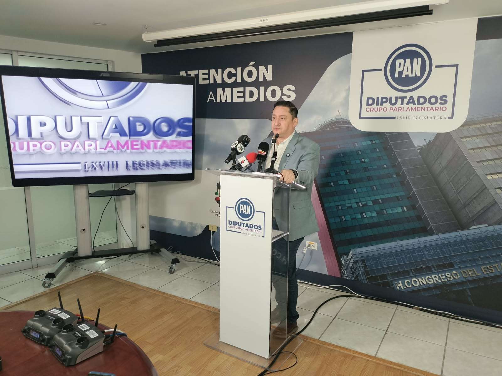 Con el acento no se ganan elecciones: dice Alfredo a Andrea
