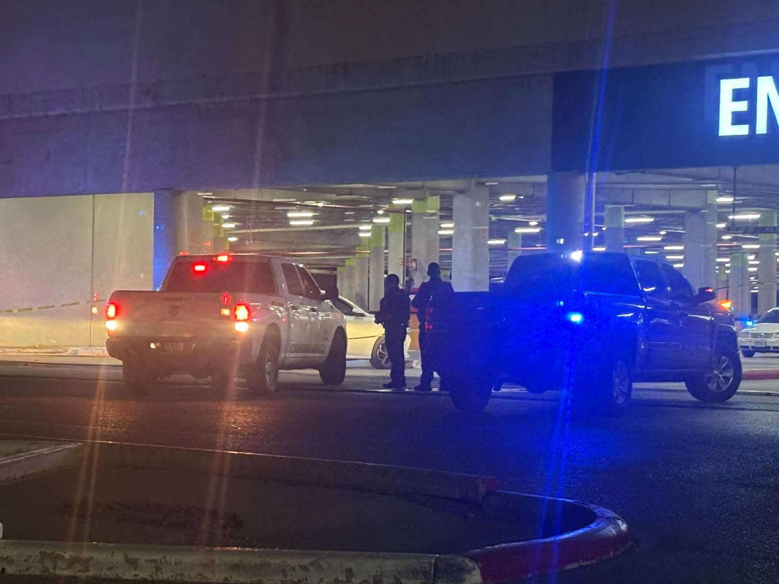 Matan a uno a balazos en estacionamiento de Fashion Mall