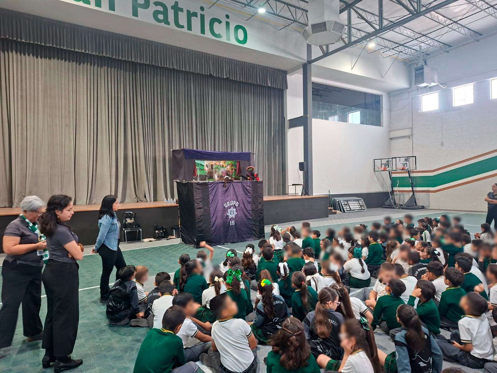 Imparten función de teatrino para enseñar prevención y seguridad a niñas