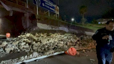 Colapsa muro de contención en puente de la Universidad y Teófilo Borunda