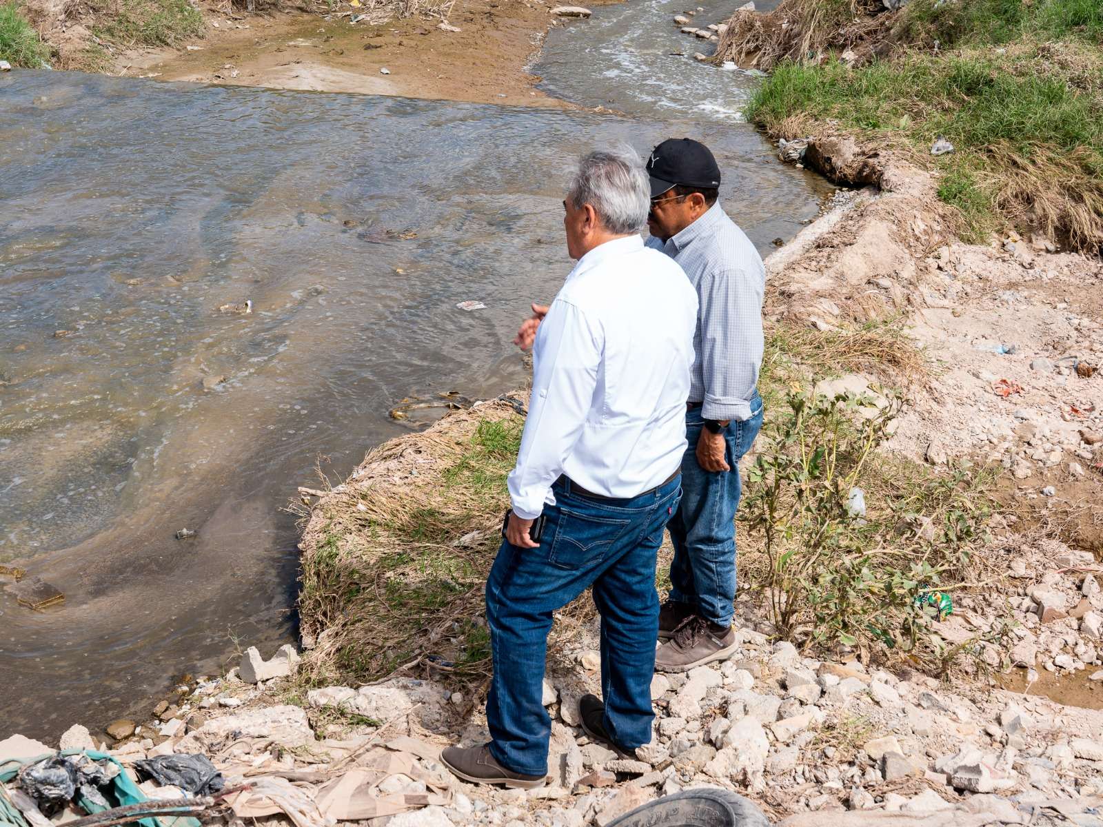 Recorre Director de Jmas zonas afectadas por creciente del Río Bravo