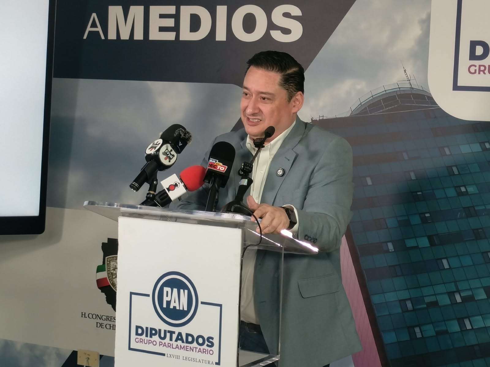 Con el acento no se ganan elecciones: dice Alfredo a Andrea