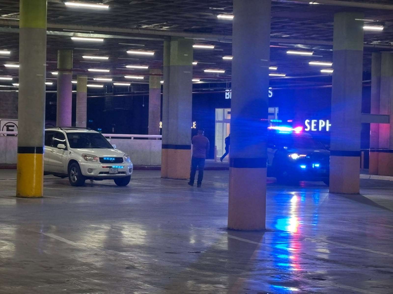 Identifican a ejecutado en estacionamiento de Fashion Mall